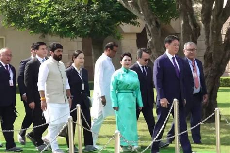 Mongolian President Khurelsukh Ukhnaa pays tributes at Rajghat
