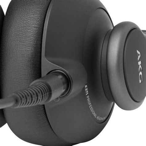K371 | Over-ear, closed-back, foldable studio headphones
