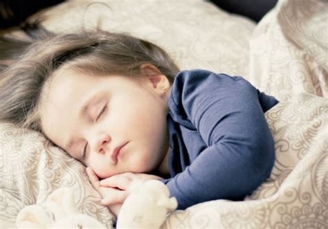 睡觉经常说梦话是什么情况？多半是这4个因素，还请多加留意！