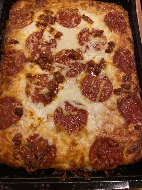 DiGiorno Double Pepperoni Detroit Style Pizza : r/frozendinners