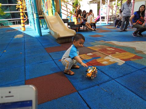 Robot Box with Legs 的图像结果