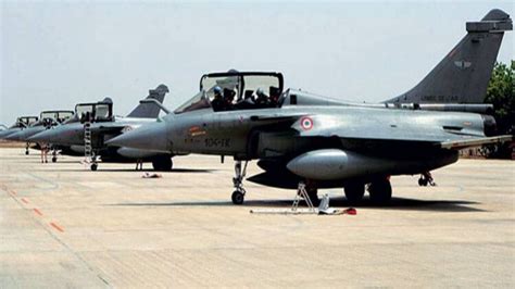 खबरदार: राहुल की राफेल पॉलिटिक्स को सबसे बड़ी चोट - Dassault CEO ...