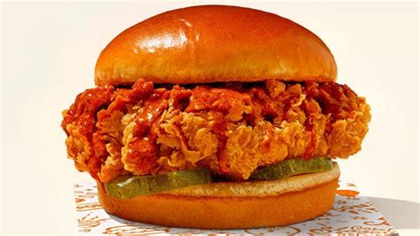 Extra-Cunchy Chicken Sandwiches : Signature Hot Crispy Sandwich