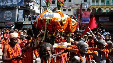 List of the 9 Fairs and Festivals of Varanasi with Photos