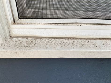 I'm stumped, where is my window weep hole to clean out? : r/DIY