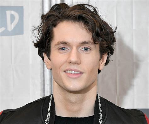 Meet Victoria Pedretti, Love Quinn on YOU Season 2