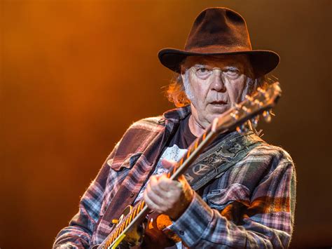 Neil Young: Come a little bit closer, hear what I have to say