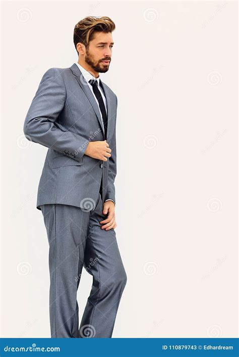 Man in Business Suit Side View 的图像结果