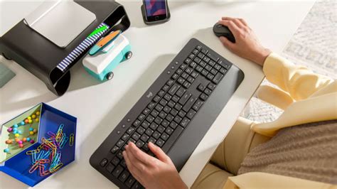 Signature K650 Wireless Keyboard with Palm-rest | Logitech