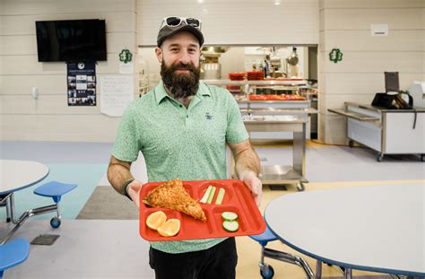 He feeds an army (of students) - Marblehead Weekly News