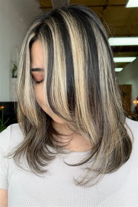 20+ Stunning Ideas for Black Hair With Blonde Highlights - Flo's Blog