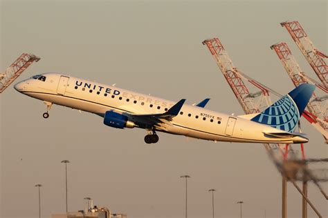 United Airlines Reveals New Embraer E175 Route Between Houston ...