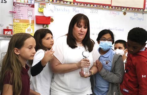 Coconut Creek 4th-grade teacher wins Crystal Apple award