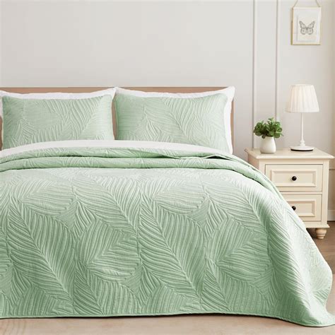 Amazon.com: Exclusivo Mezcla Twin Quilt Bedding Set, Lightweight Sage ...