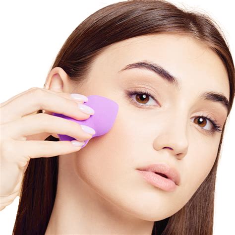 Staze HD Glow - Longwear Foundation- 105C Swan – Staze Beauty