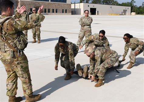 'Warrior Medics' conduct Black Hawk medevac litter training ...
