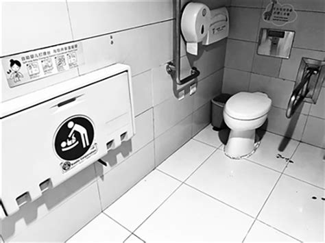 首都机场一母婴室设在男厕，工作人员称因女厕没有足够空间_直击现场_澎湃新闻-The Paper