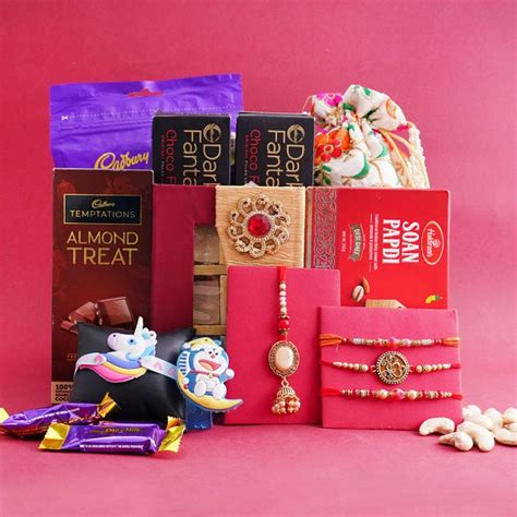 Send Family Rakhi Set Gift Hamper Online | Rakhibazaar.com