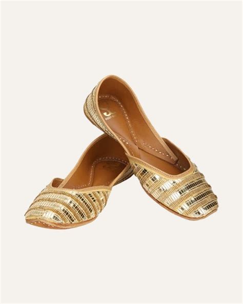 Buy Handcrafted Golden Sunrise Juttis Online - Fizzy Goblet