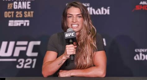 Cameraman Knew Exactly What He Was Doing As He Captured UFC Star Mackenzie Dern With Her Cheeks ...