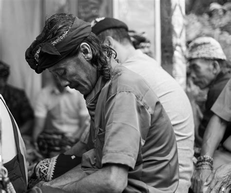 3 People Meeting 的图像结果