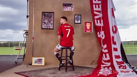 Mason Mount gets Ronaldo's iconic No 7 jersey, but Man Utd fans are not ...