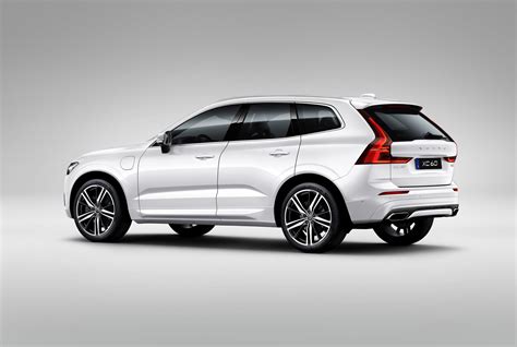 All-new Volvo XC60 cranks up the style | Parkers