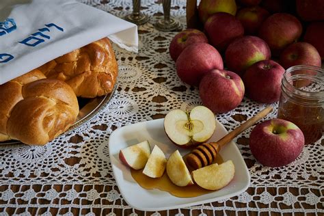 What do you say on Rosh Hashanah? Blessings, prayers, greetings for ...