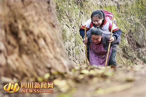 四川泸定地震中的双向奔赴：父亲背着奶奶过河 女儿徒步寻找亲人 - 世相 - 新湖南