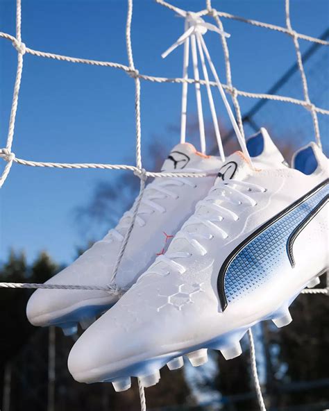 La Chaussure De Football Emblématique PUMA KING Redessinée Avec La ...