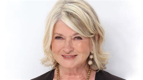 Martha Stewart, 81, shares an unfiltered close-up selfie & boasts her ...