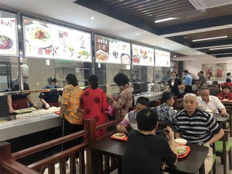 开屏新闻-60岁以上老人每餐8元！昆明这家幸福食堂正式营业