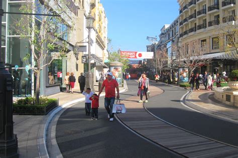 Glendale Galleria in Los Angeles - Visit a 3-Story Shopping Experience ...
