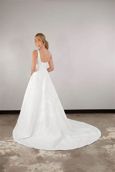 Modest Floral Lace A-line Wedding Dress with Pockets
