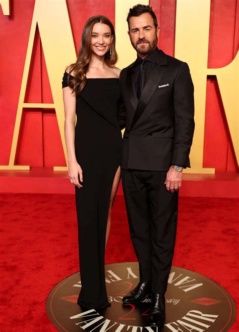 Justin Theroux and Nicole Brydon Bloom Make Carpet Debut at Oscars 2024