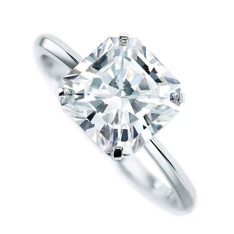 『珠宝』Tiffany 推出 Tiffany True 订婚珠宝系列：新钻石切割与立体「T」元素 | iDaily Jewelry · 每日珠宝杂志