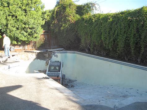 Pool Demolition Process 的图像结果