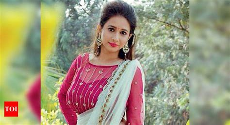 Watch; Kannada TV viewers say Mental Ho Jawa to Manvitha's sakath dance ...
