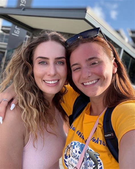 Elle Blume (@elleblume_) • Instagram photos and videos