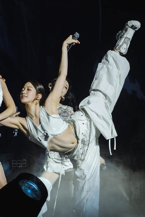 250921 Kazuha - 2025 LE SSERAFIM TOUR 'EASY CRAZY HOT' In Las Vegas ...