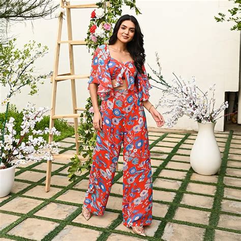 Floral Fiesta: Embrace Vibrant Style with Ordinaree's Floral Outfit Ideas