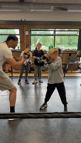 Kids Boxing 的图像结果