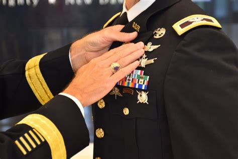 Army doctor receives Astronaut device | Article | The United States Army