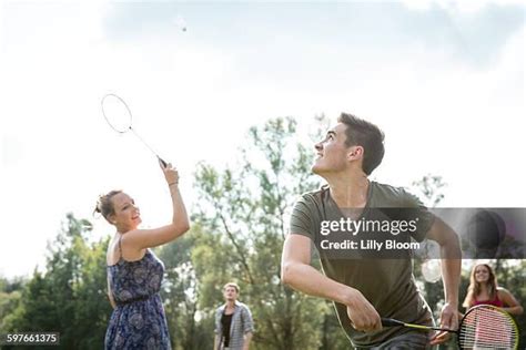 People Playing Badminton 的图像结果