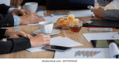 Committee around a Table 的图像结果