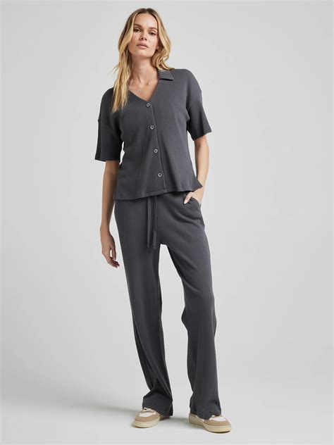 Loungewear | Comfortable, Sustainable Lounge Essentials by Losano