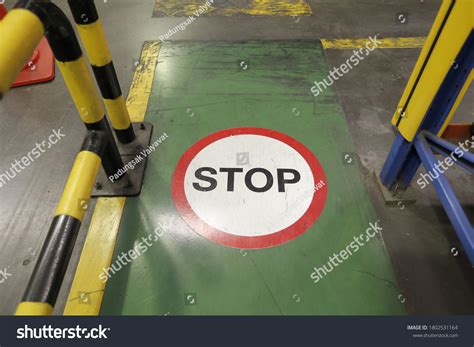 Factory Sign 的图像结果