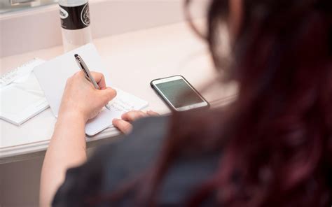 Businesswoman Wallpaper for Laptop 的图像结果