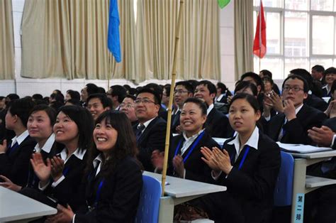 洛阳外国语学校召开2015-2016学年第一学期开学典礼