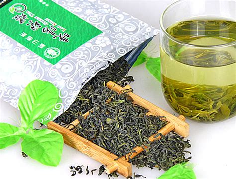 重庆黔江：抢采明前茶助增收